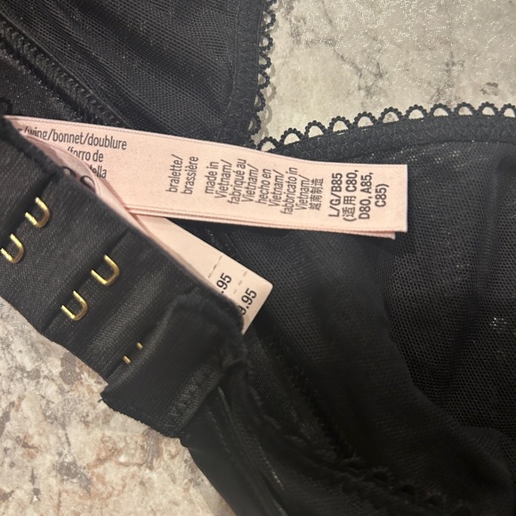 VS Black Spiderweb Bralette Black Nwt Large - Picture 6 of 10